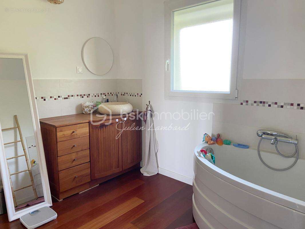 Maison à vendre Mesnil Raoul – 204 m² – 4 chambres (5 possibles) – Terrain de plus de 1 000 m² – Garage – DPE C - photo 9