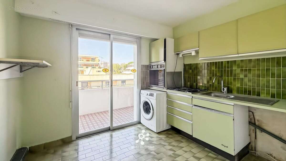 Appartement à SAINT-LAURENT-DU-VAR