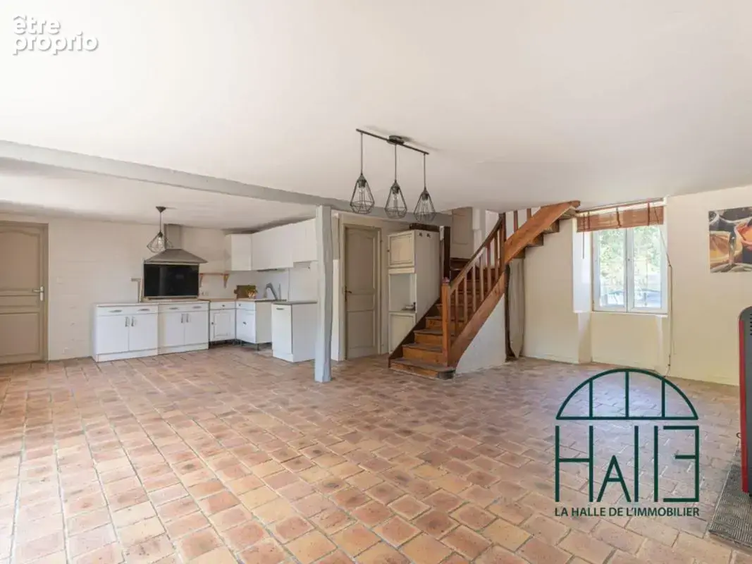 Maison 5 pièces 220 m² à vendre à Chalus (87230) - photo 4
