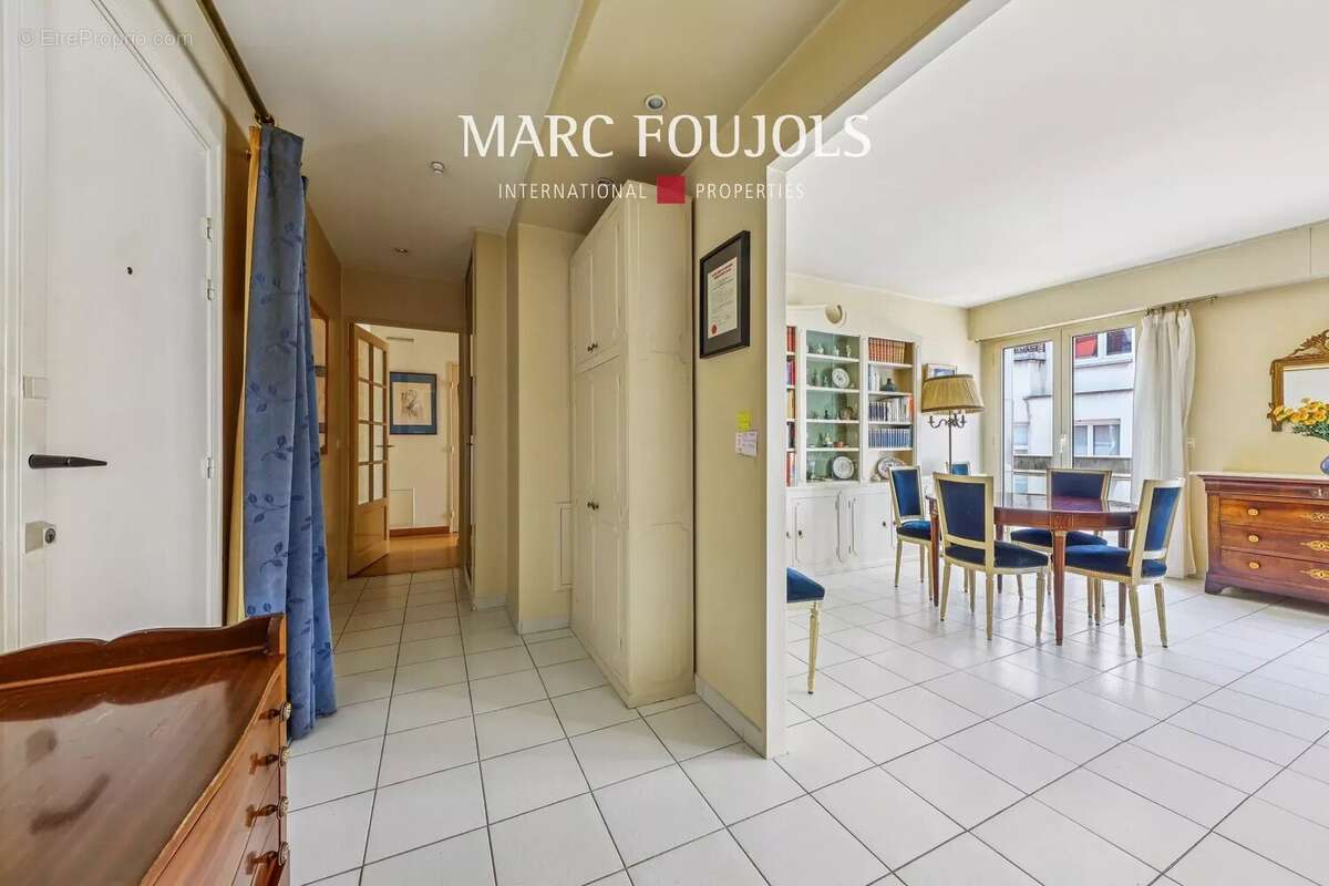 Appartement à PARIS-16E