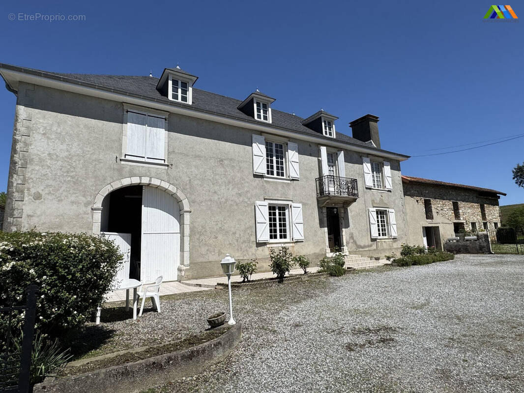 Maison 281 m² à Navarrenx  - photo 2