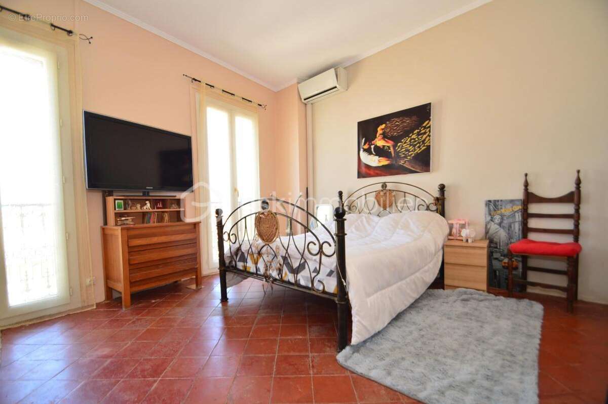 Maison à SAINT-LAURENT-DE-LA-SALANQUE