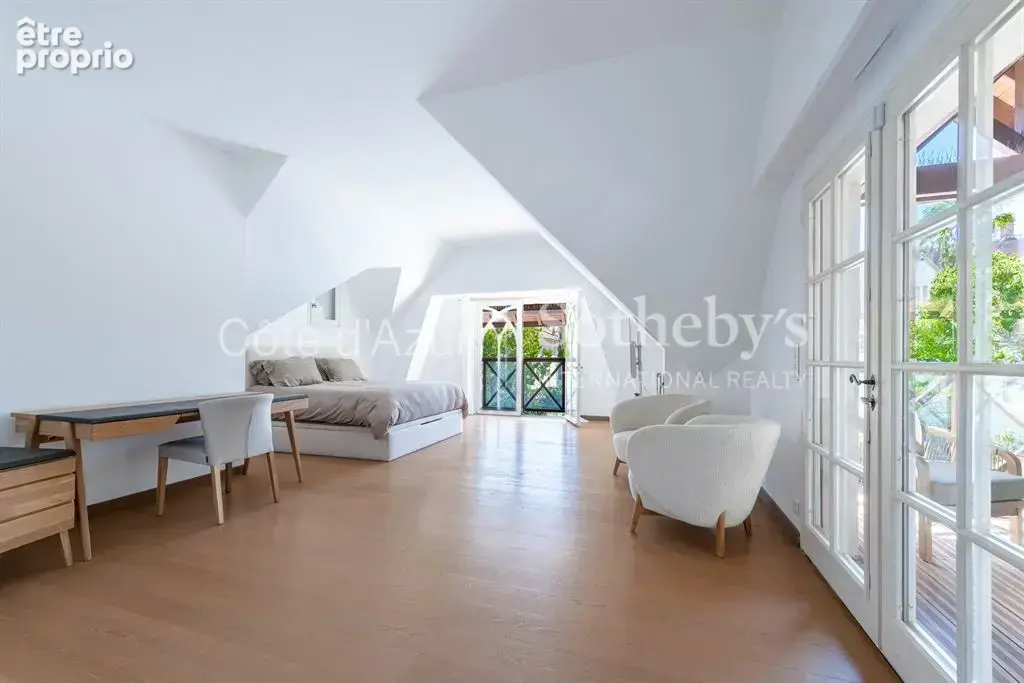 Cannes La Californie, demeure néo normande de six chambres avec piscine - photo 13