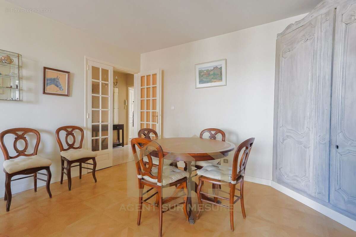 Appartement à CHARENTON-LE-PONT