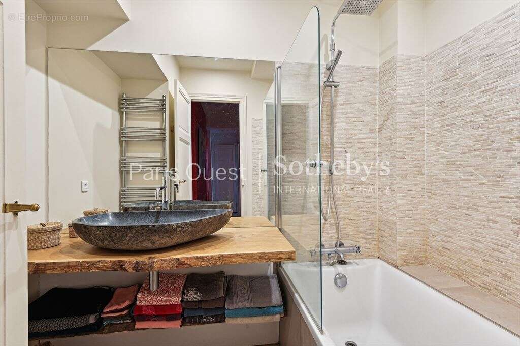 Appartement à NEUILLY-SUR-SEINE