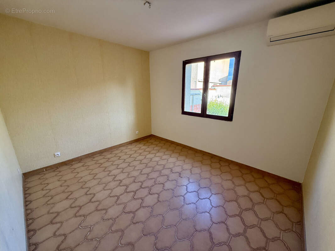 Maison à SAINT-LAURENT-DE-LA-SALANQUE