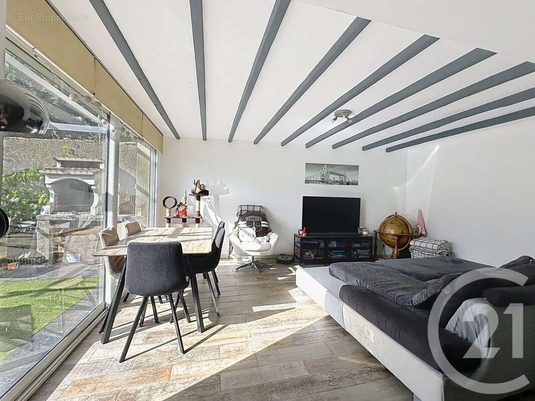 Appartement à BOUGE-CHAMBALUD