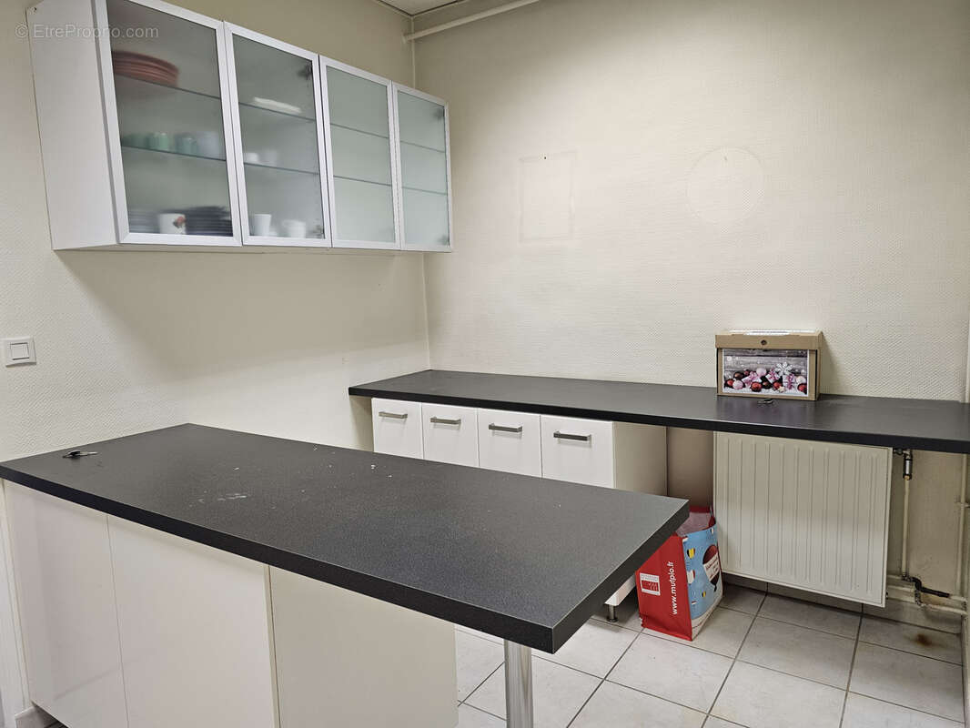 Local professionnel de plus de 400 m2 au centre ville de longwy - photo 6