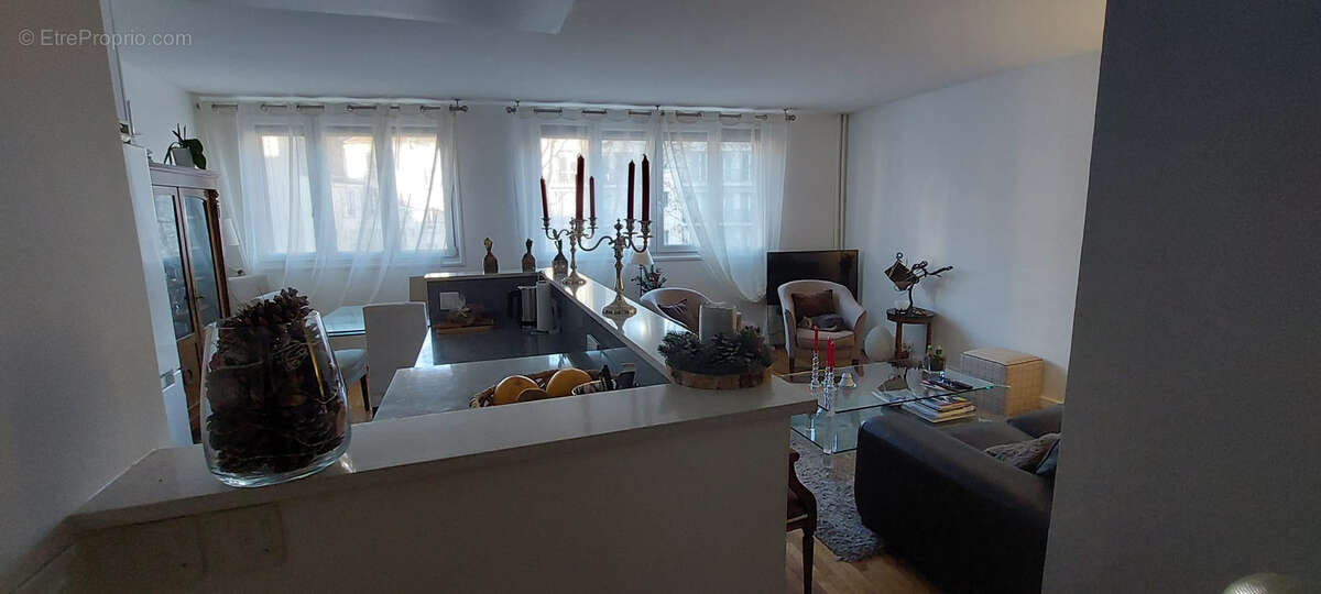 Appartement à PARIS-16E