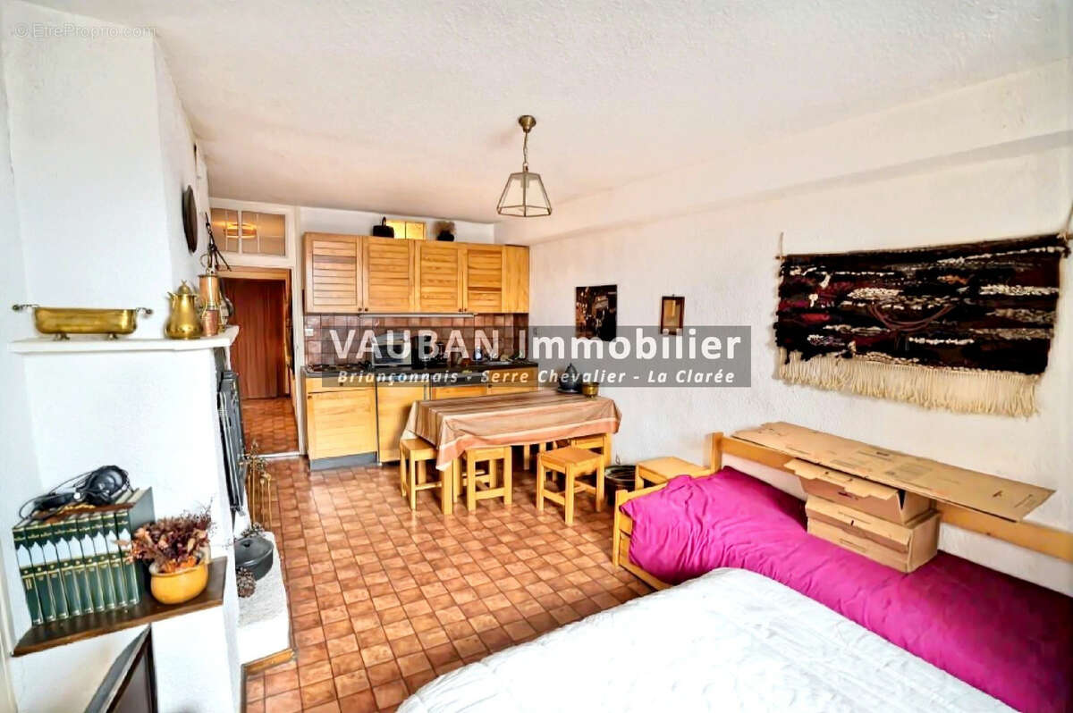 Deux appartements de type  studio + cave - briancon - vieille ville - photo 2