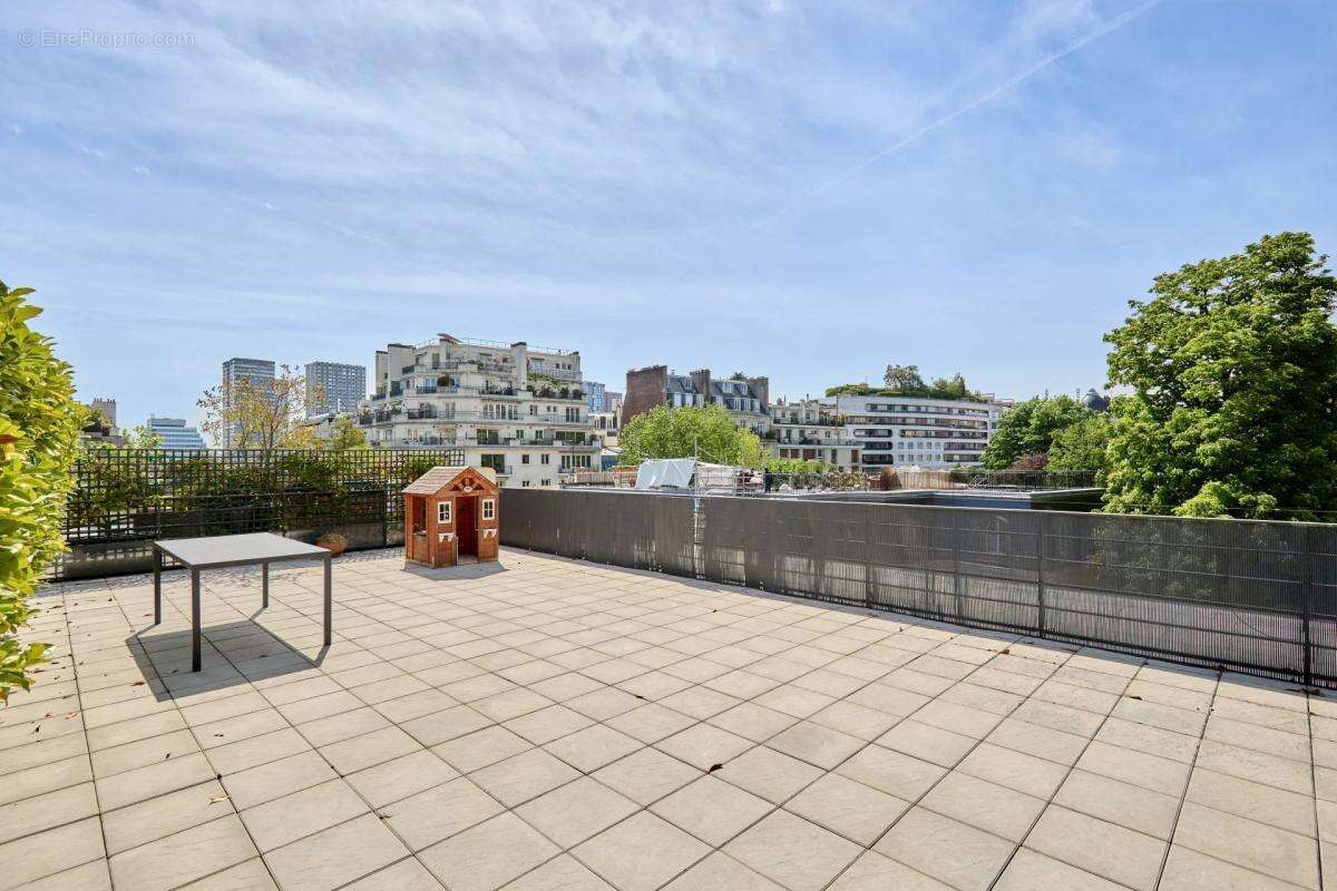 Appartement à PARIS-16E