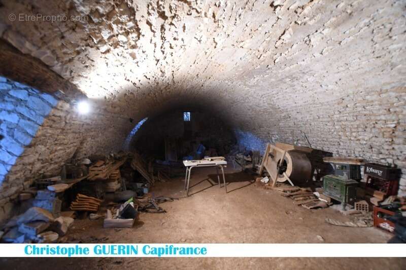 Maison à MONTIGNAC-CHARENTE