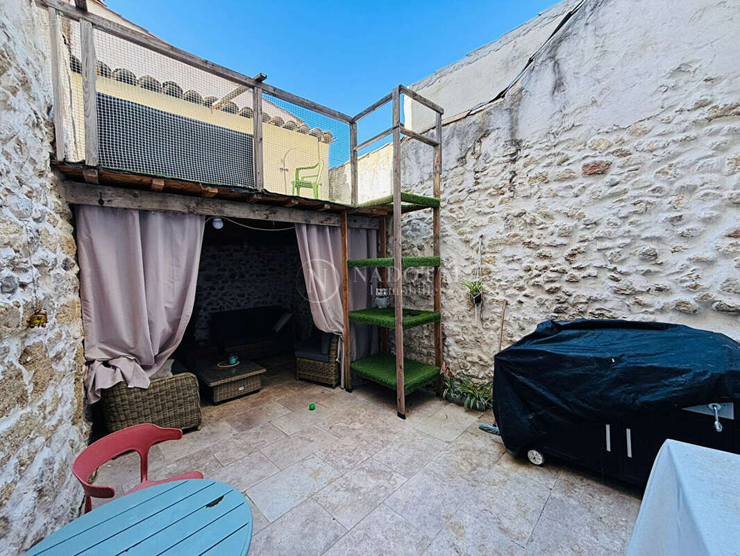 À Vendre  Maison de Ville Rénovée avec Fort Potentiel au Centre de Cavaillon - photo 6