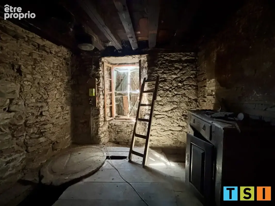 Maison authentique en pierre au cur d'un village typique des Pyrénées - photo 4