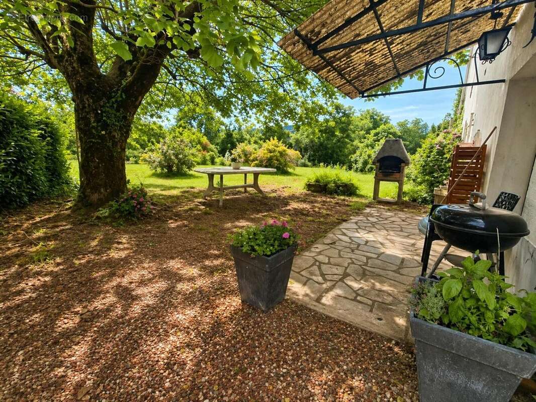 Maison 103 m² à Saint-Astier  - photo 2