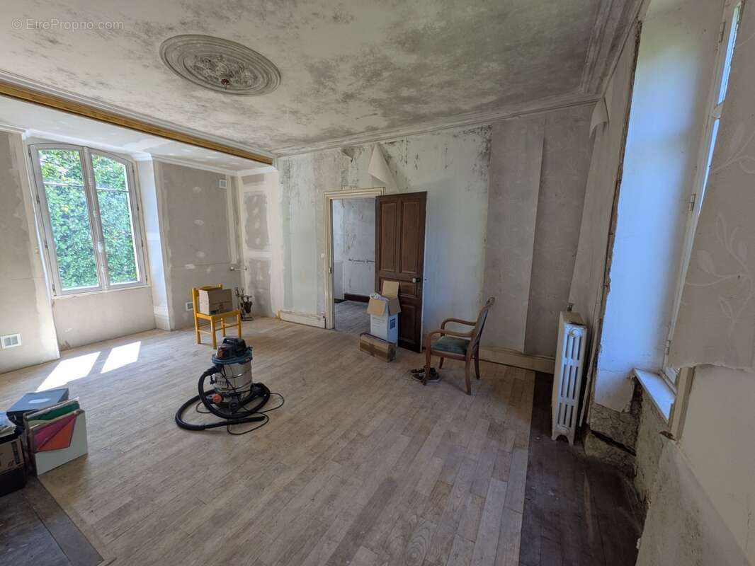 Guemene sur scorff maison bourgeoise  7 pièces 185 m² environ avec garage et dépendances,un puits une parcelle de 3706m² - photo 9