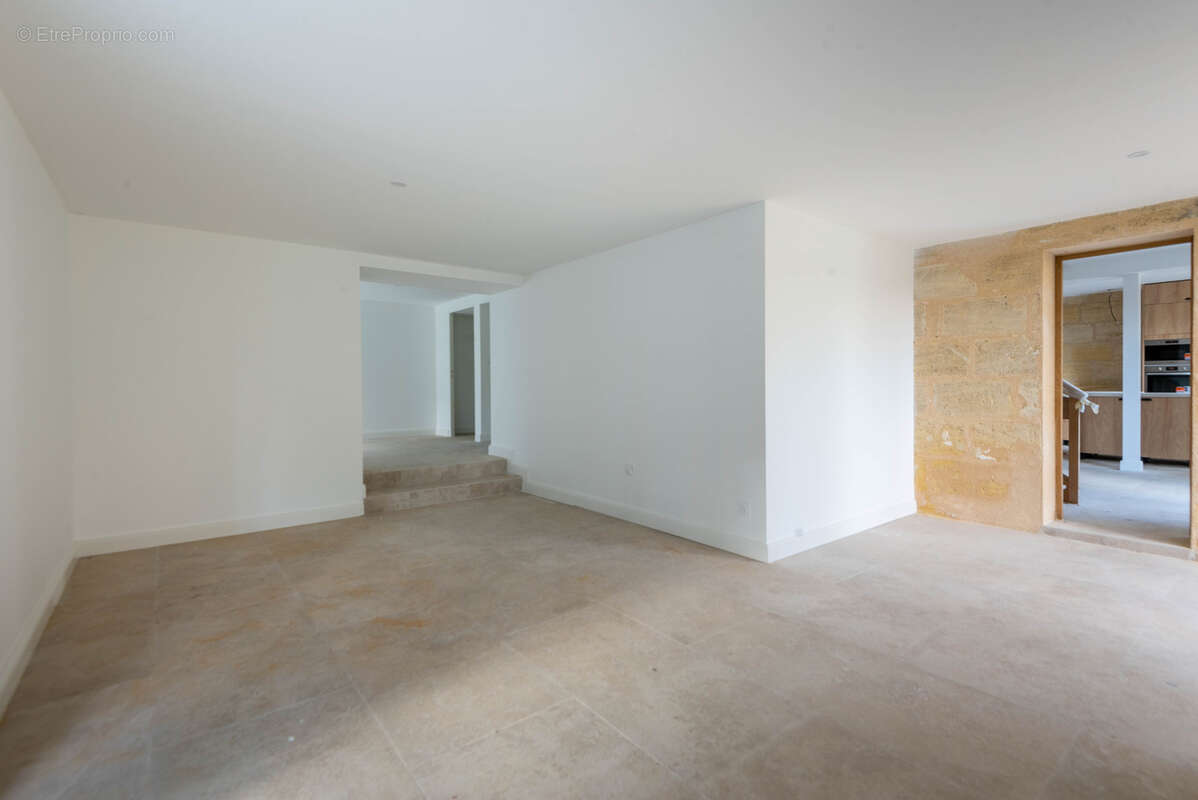 Maison à CAMBLANES-ET-MEYNAC