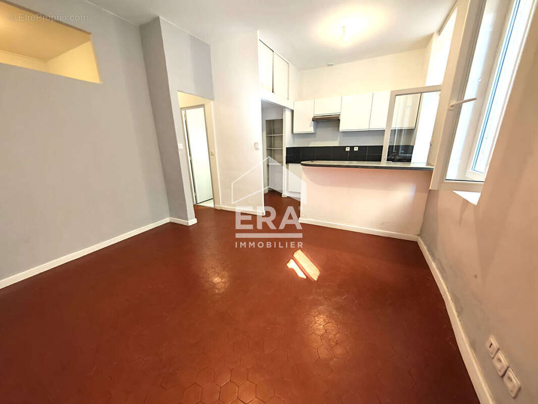 Appartement à MARSEILLE-5E