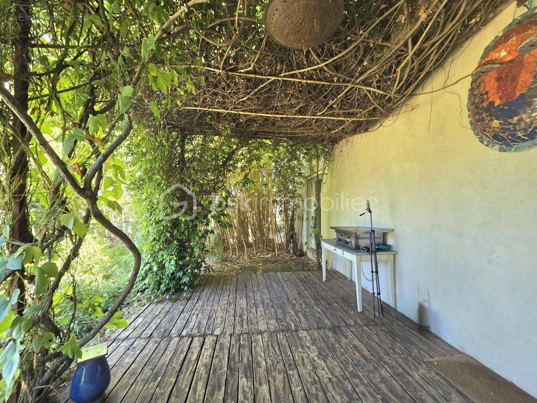 Villa d'Architecte, de 2003, 1 ECRIN DE SERENITE :178 m² – 5 Chambres –  Piscine et terrain de 1425 M²  ! - photo 12