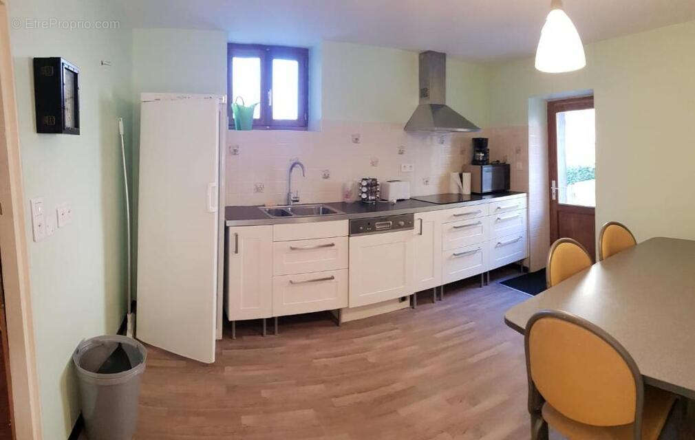 Appartement à LE MAYET-DE-MONTAGNE