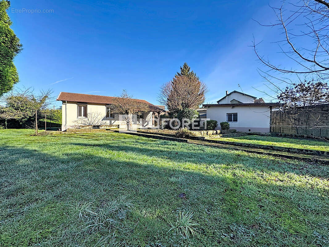 Maison à JASSANS-RIOTTIER