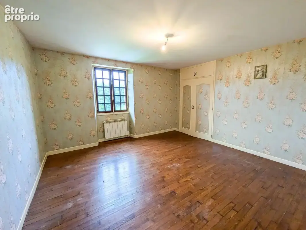 Un joyau rural — ferme, appartement, granges et 1,6 hectare. - photo 6
