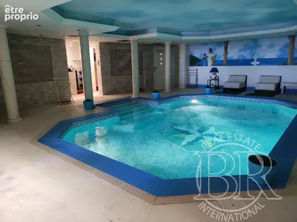 A Vendre NICE  Saint - Antoine Villa de 660  m² sur le terrain 4000  m² piscine extérieur , piscine intérieur, tennis - photo 10