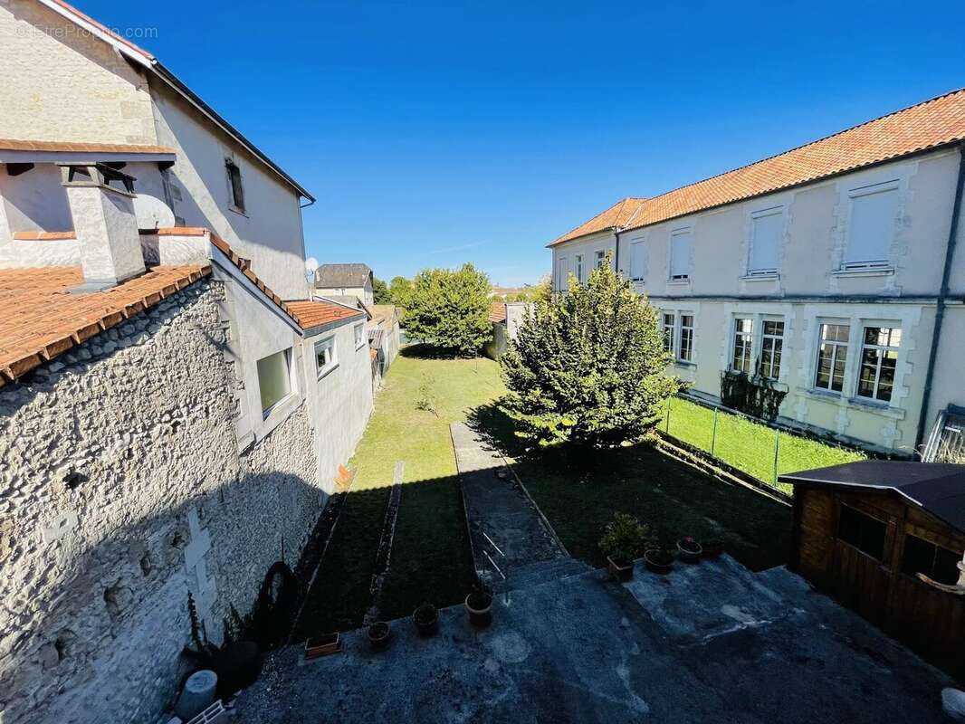 Maison à BARBEZIEUX-SAINT-HILAIRE