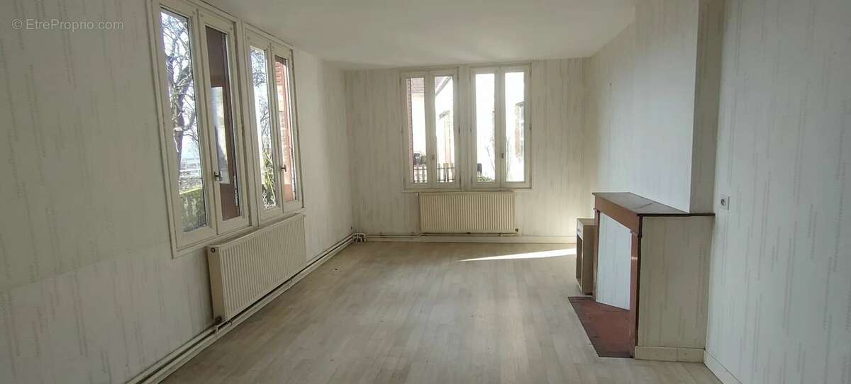 Maison à SAINT-BONNET-DE-JOUX