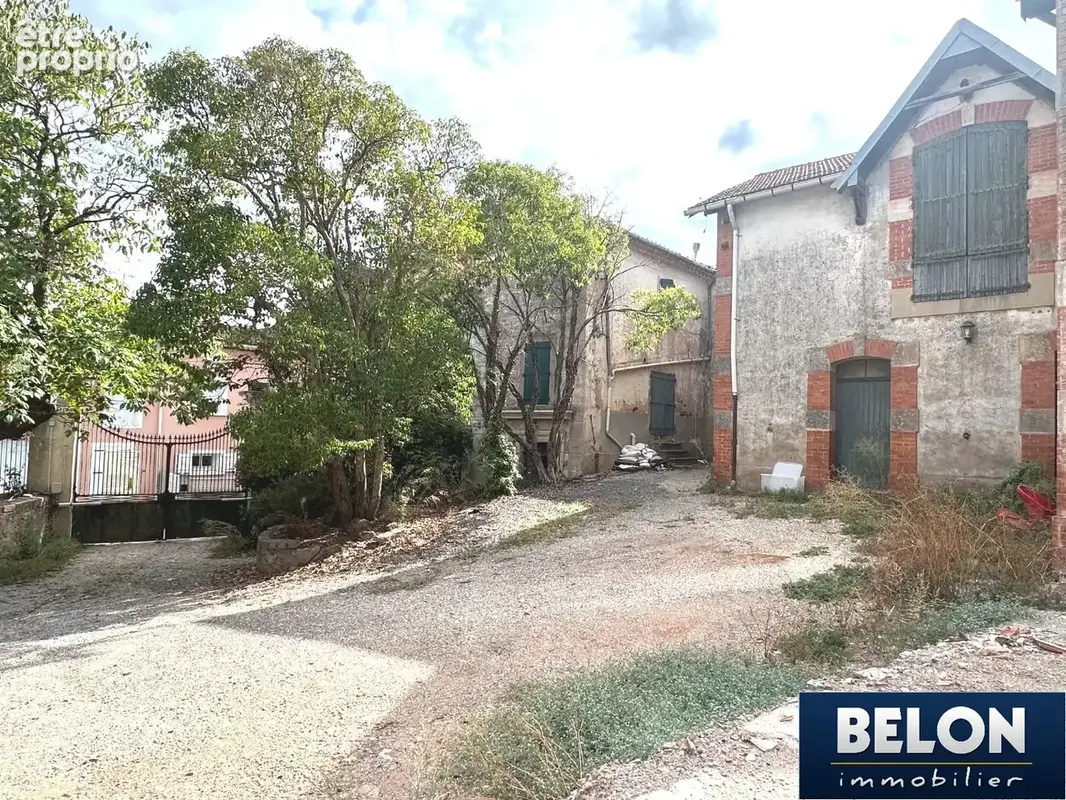 Maison bourgeoise à rénover avec annexes et terrain - photo 5