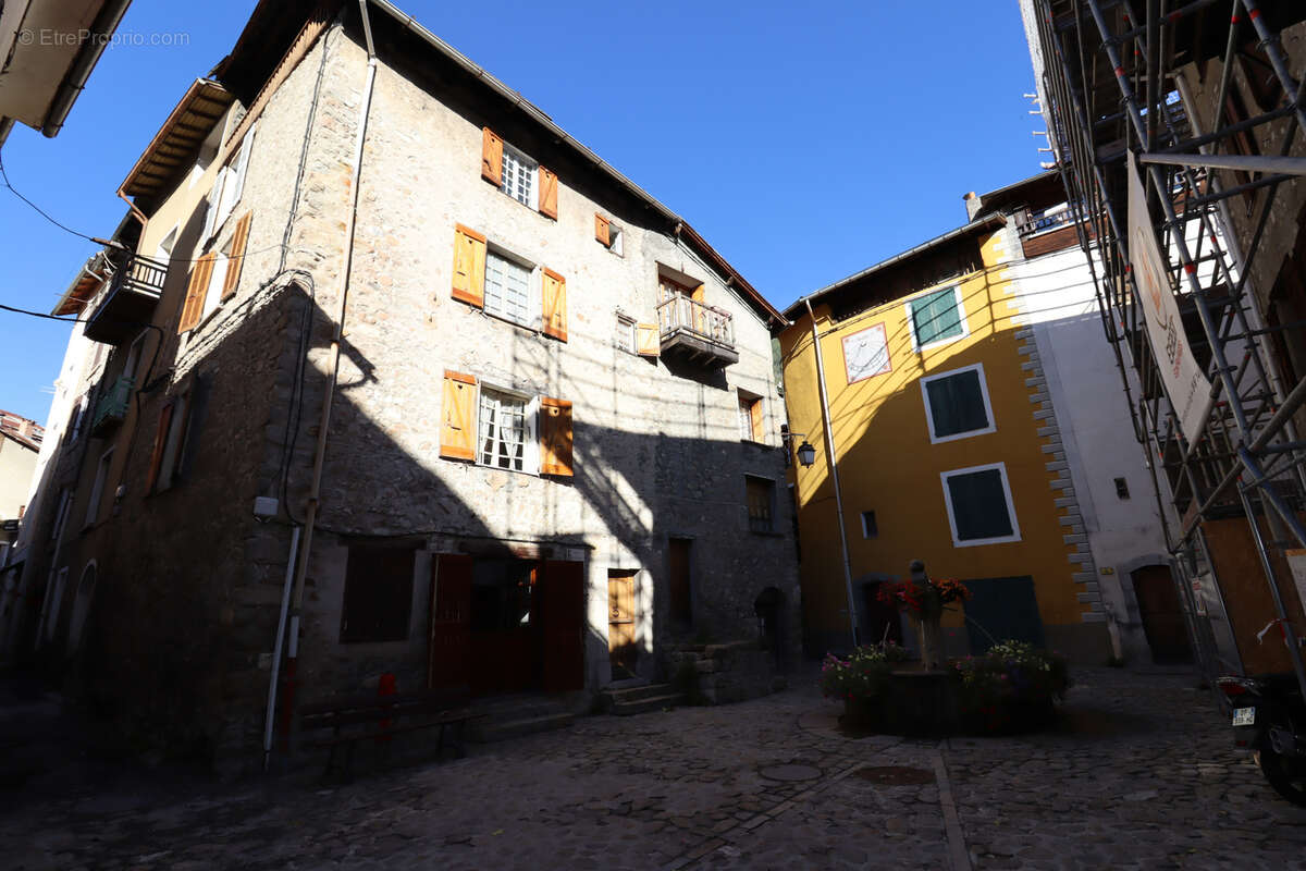 Maison à COLMARS
