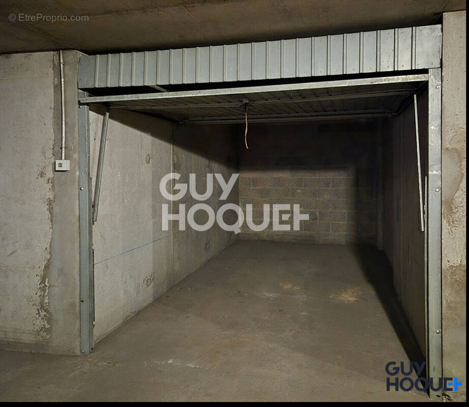 Parking à LYON-5E