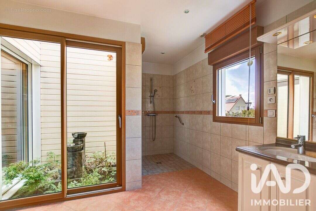 Maison 140 m² à Grand-Couronne  - photo 9