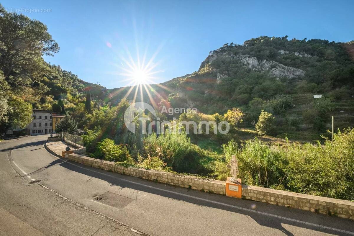 Appartement à TOURRETTE-LEVENS