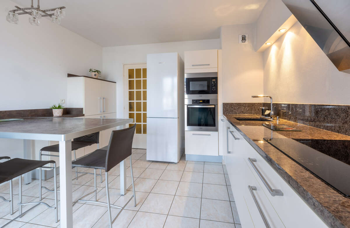 Appartement à SAINT-PRIEST-EN-JAREZ