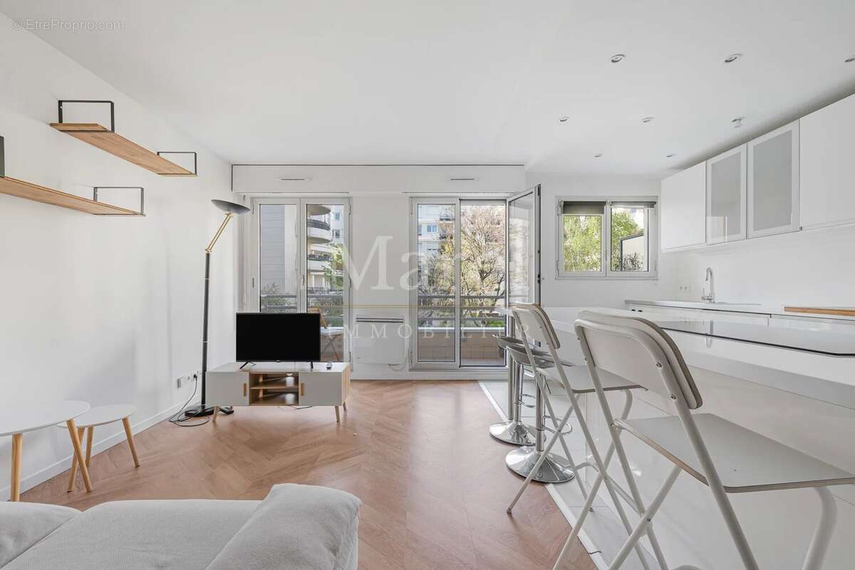 Appartement à COURBEVOIE