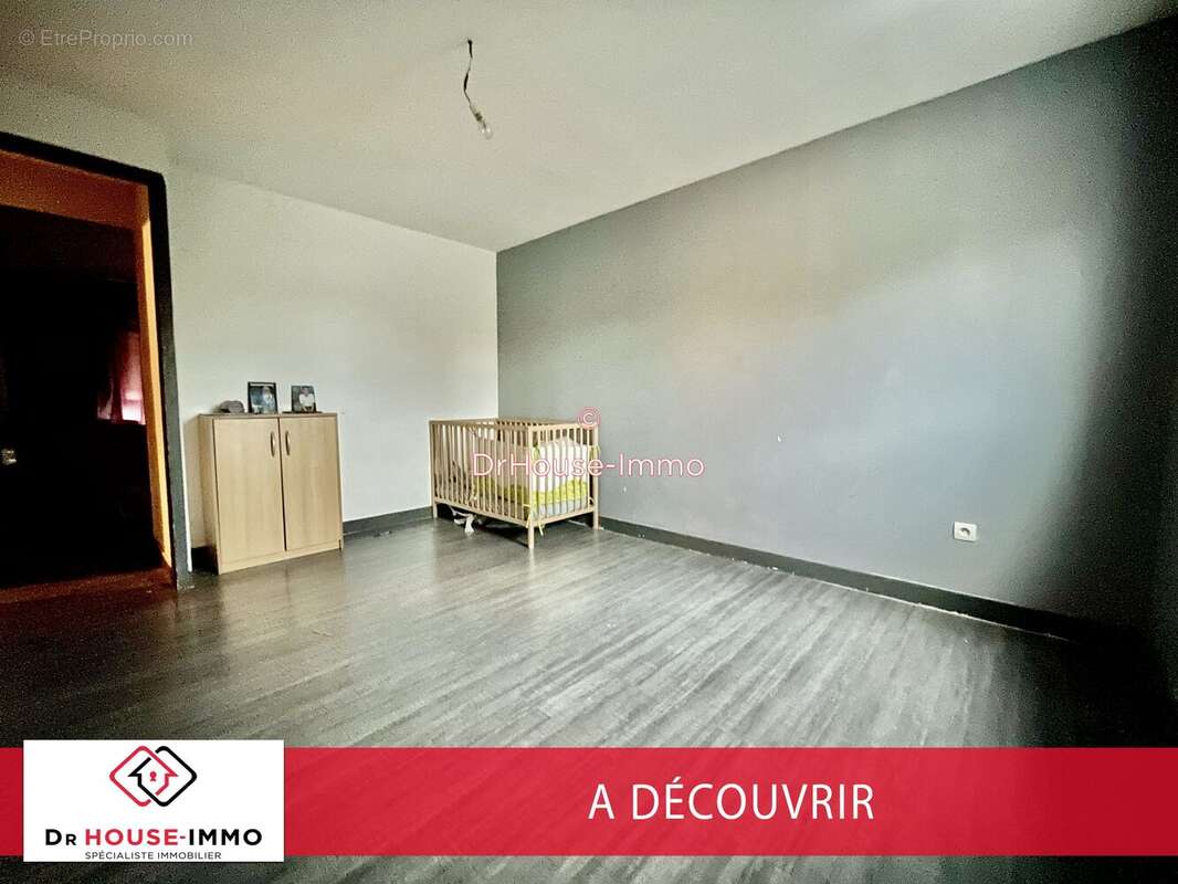 Maison à QUIEVRECHAIN