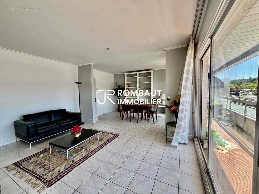 Appartement à LA CELLE-SAINT-CLOUD