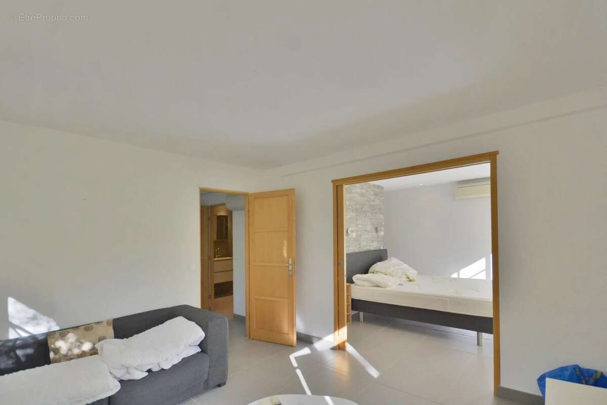 Maison à TOURRETTES-SUR-LOUP