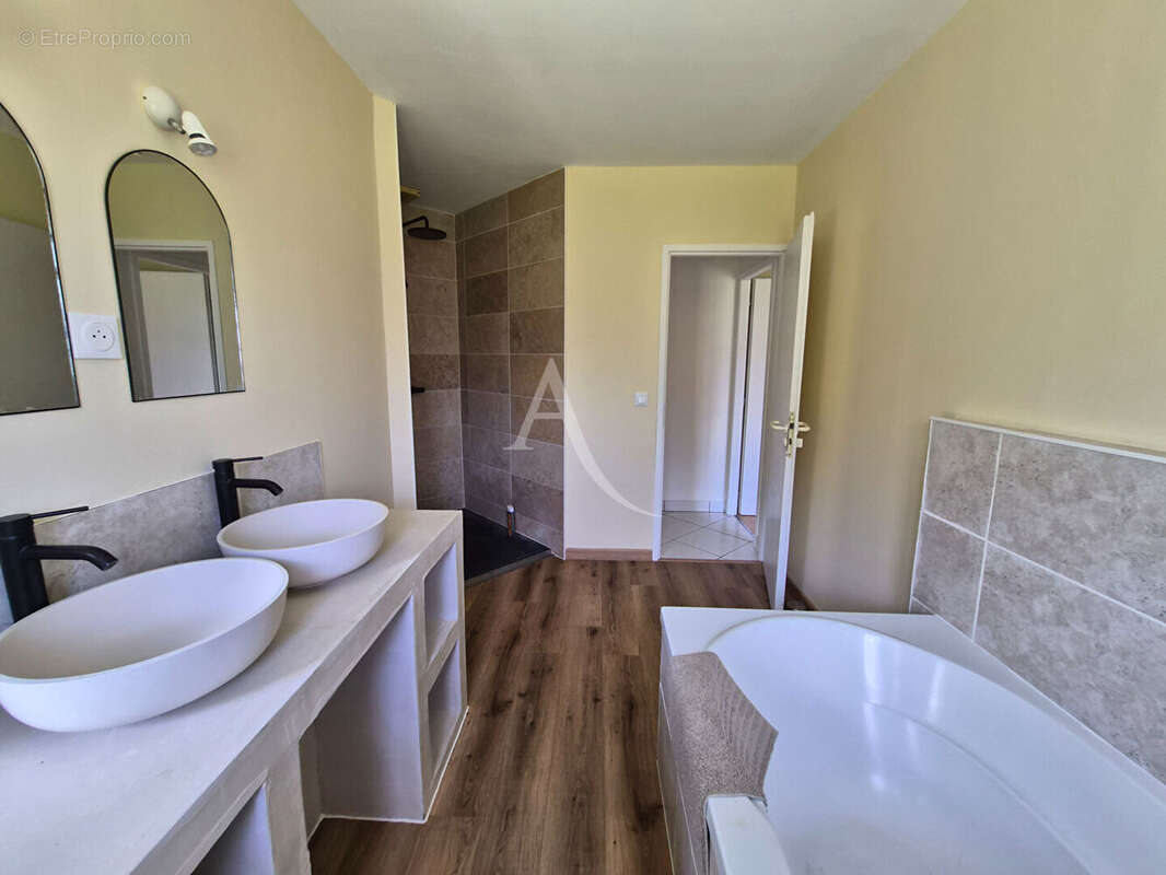 Maison à VILLENEUVE-DE-MARSAN