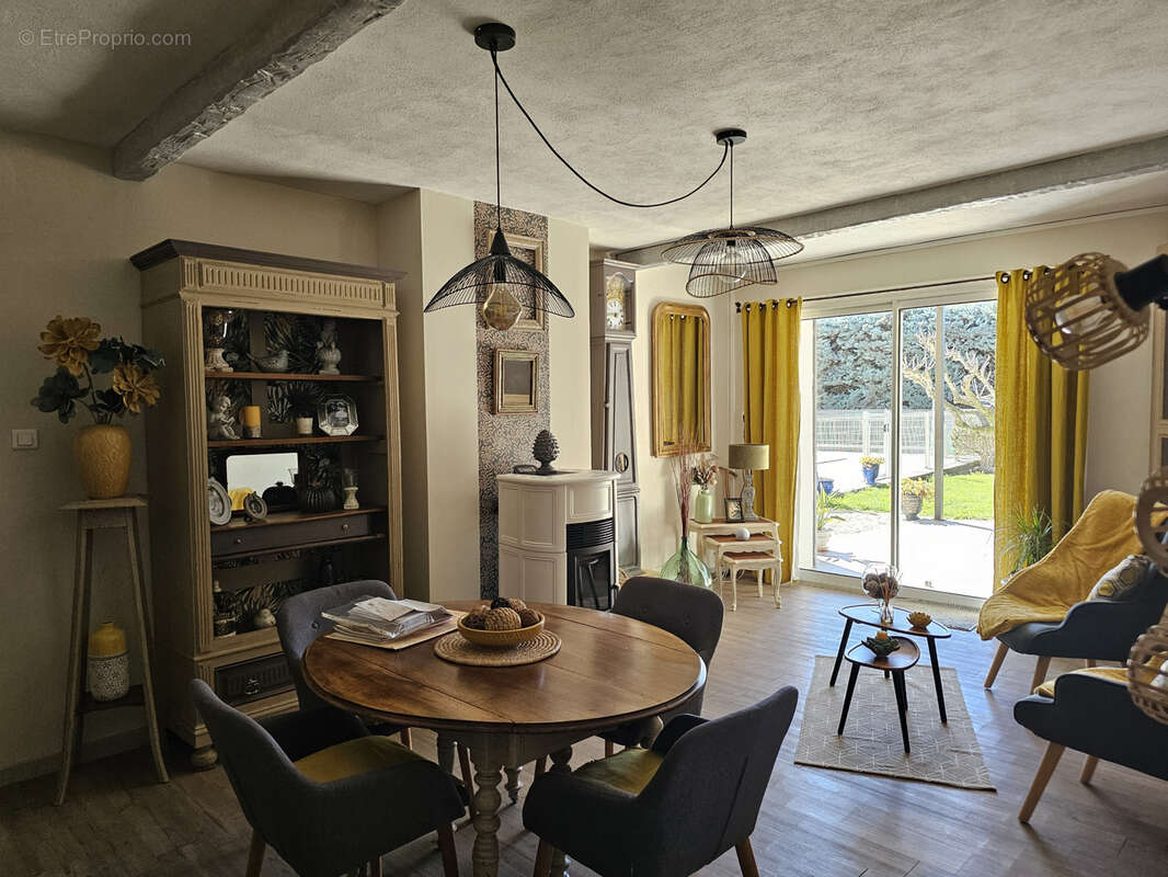 Maison à LA ROQUE-D'ANTHERON