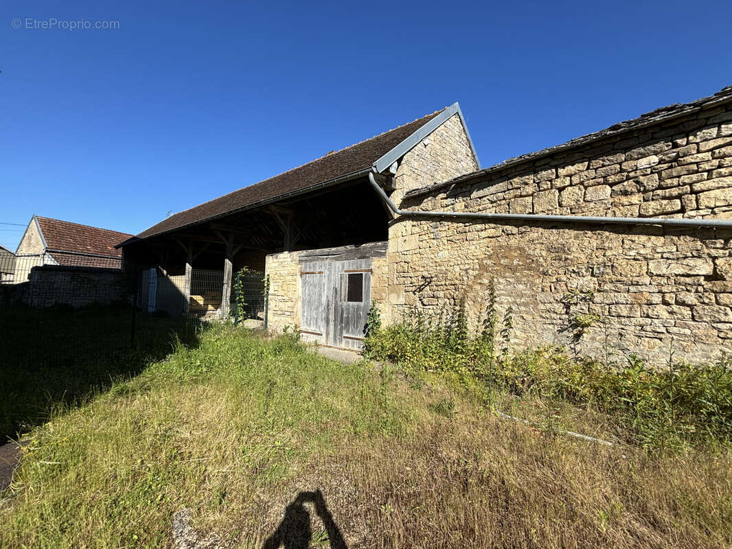 Maison à COULMIER-LE-SEC