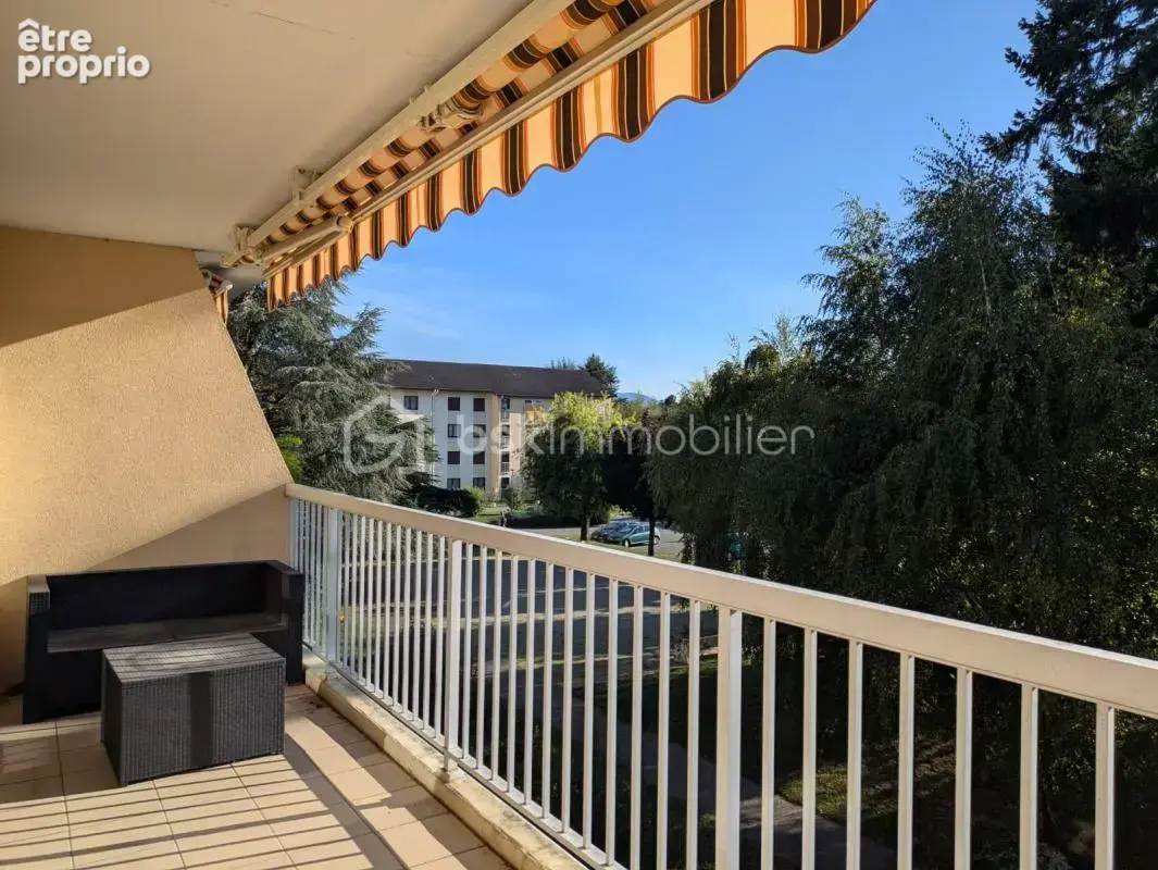 Appartement de type T4 transformé en T3 de 95 m2- Résidence sécurisée avec parc - photo 2
