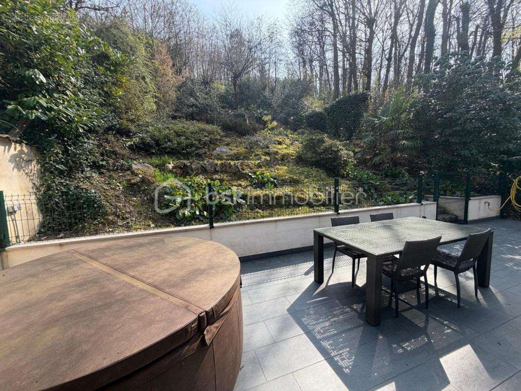 Maison à BURES-SUR-YVETTE