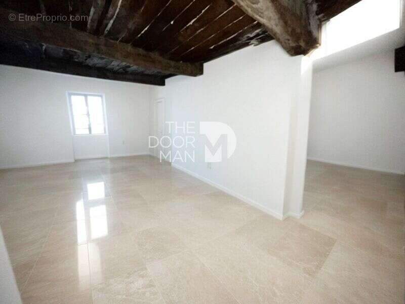 Appartement à FLASSANS-SUR-ISSOLE