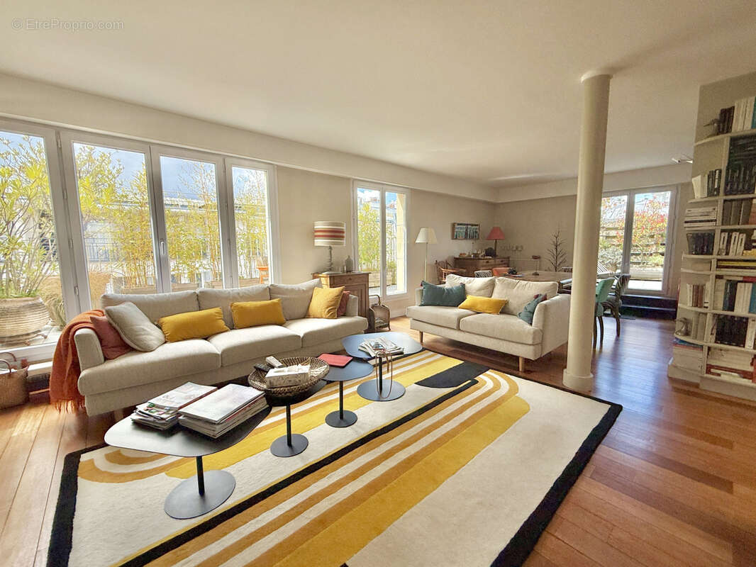 Appartement à PARIS-14E