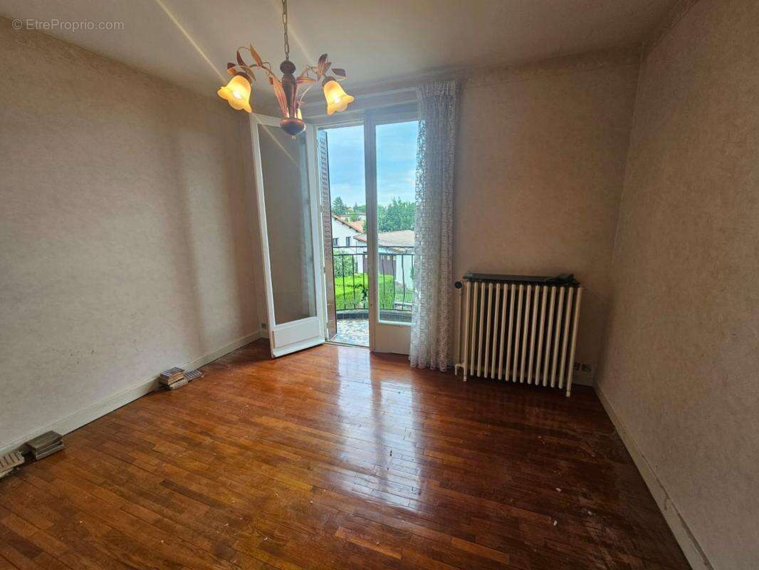 Maison à vendre 4 chambres- 2 garages- terrain 767 m2- LA ROCHE BLANCHE (63670) - photo 10