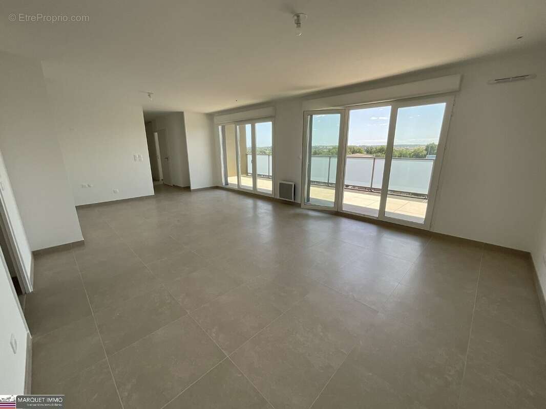 APT T4 offrant 92 m² avec terrasse 20 m² et parking au 7° et dernier étage avec ascenseur... - photo 2