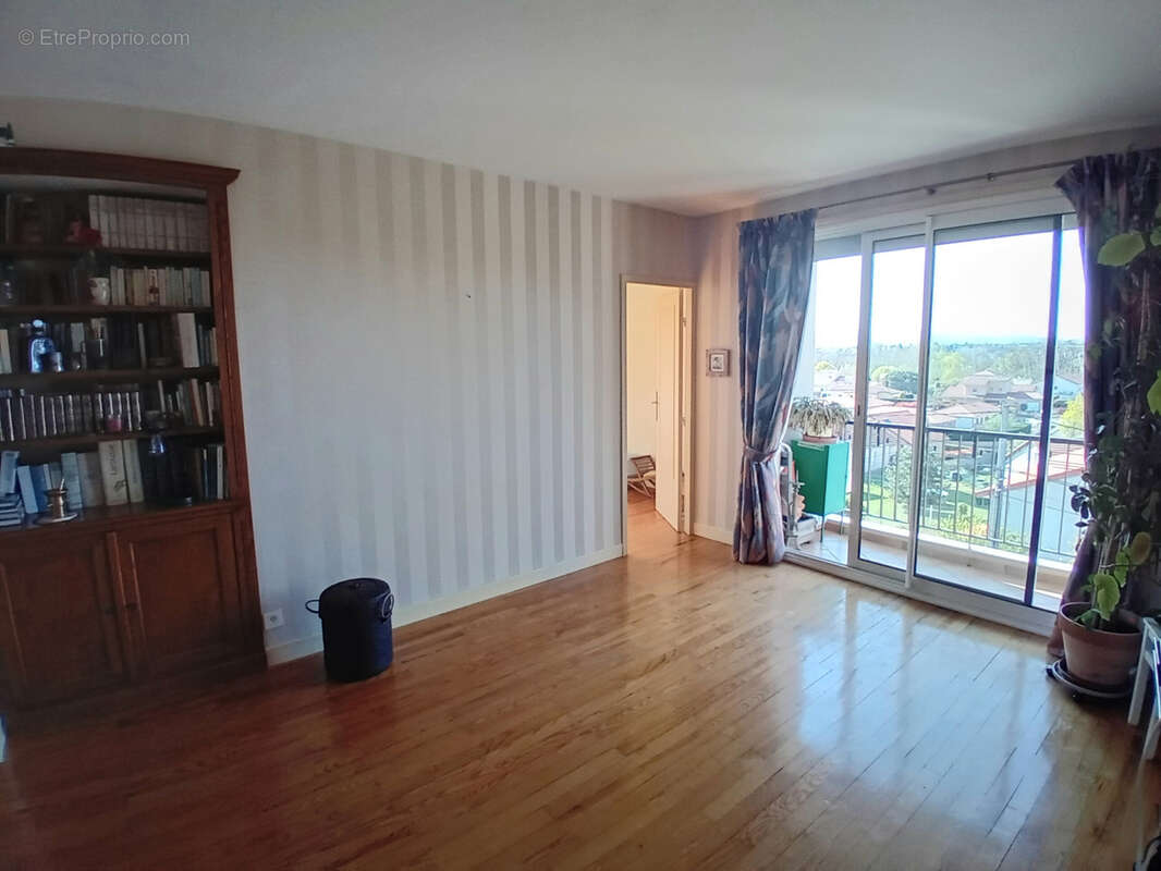 Appartement à LE COTEAU