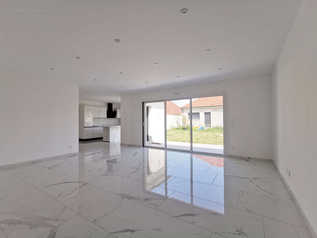 Maison achevée en 2026 avec 5 chambres à Rosières - photo 3